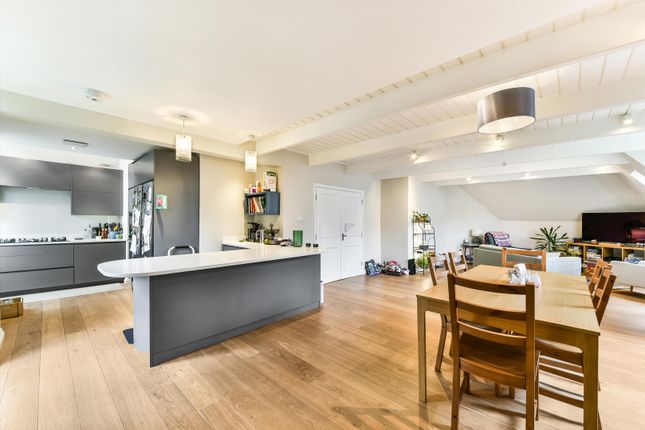 Thumbnail Flat for sale in Ferncroft Avenue, London NW3.