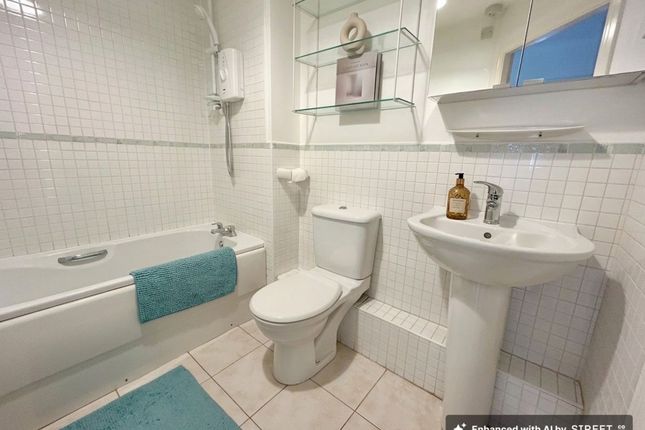 28 Holden Avenue, Manchester photo 3