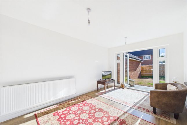 65, Blacklands Farm Way, Hook photo 3