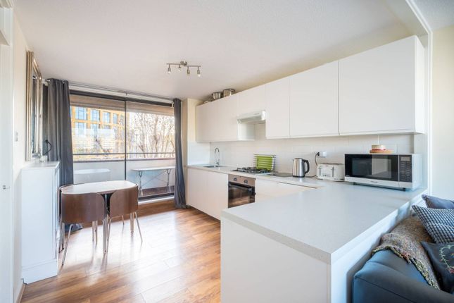 Flat to rent in Hopton Street, South Bank, London