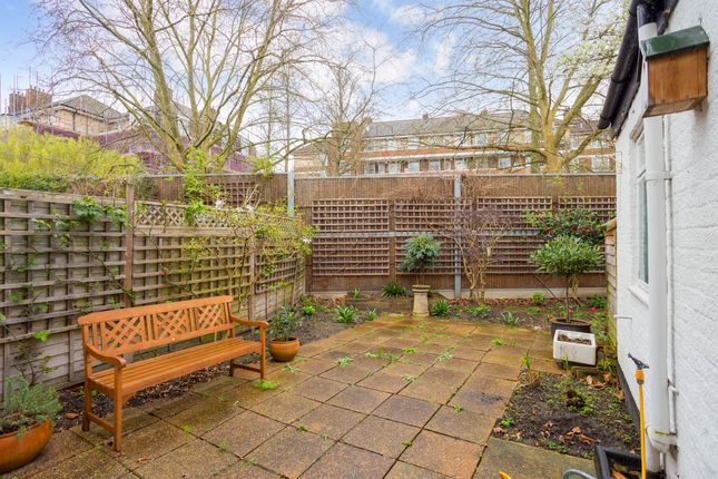 Link-detached house for sale in Woodstock Road, London