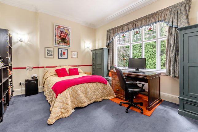 8645445-Interior11.Jpg