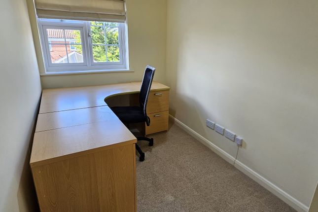 Property to rent in Wiveton Close, Luton