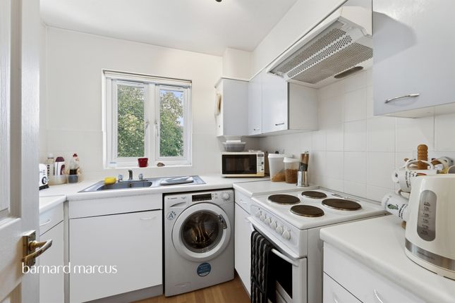 Flat 7, 23, Cotswold Way, Worcester Park photo 4