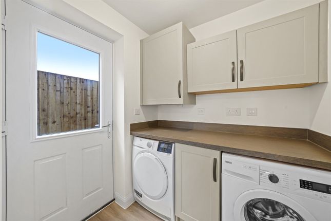 71, Monmouth Drive, Burleyfields photo 4