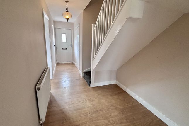 8b, Chester Close, Leicester photo 3