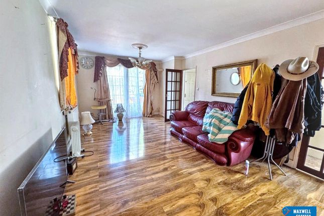 147, Abbots Road, London photo 4
