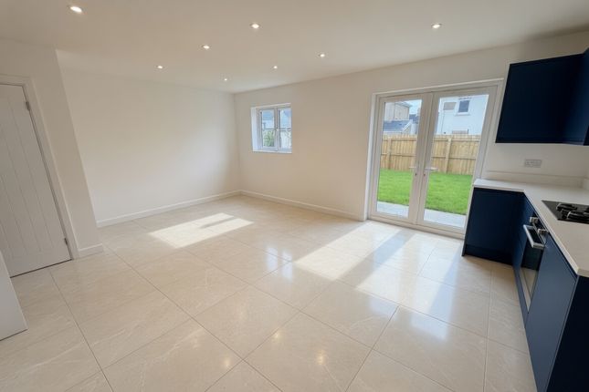 Clos Ffordd Fach, Llanelli photo 3