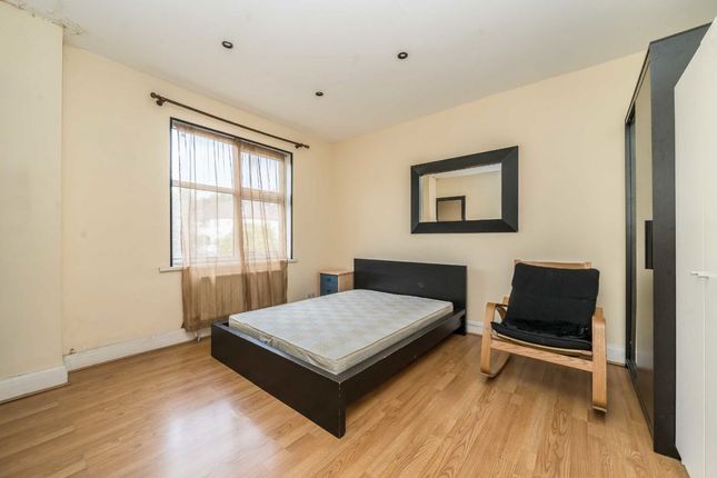 Flat B, 289, Watford Way, London photo 4