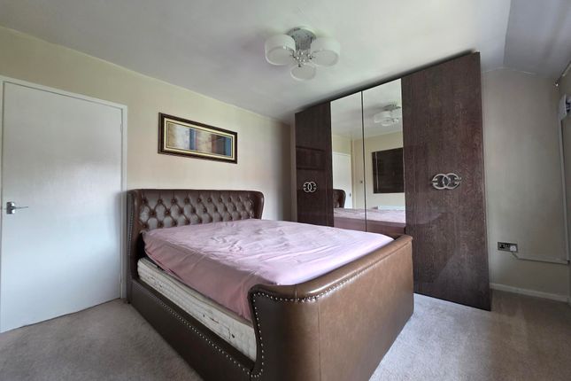 254, WOLVERHAMPTON photo 3