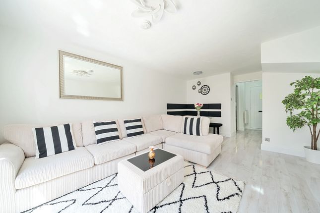 50, Oakside, Uxbridge photo 4