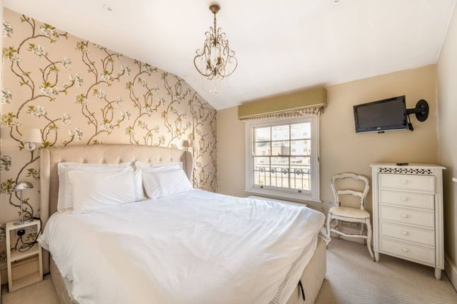 Flat to rent in Monmouth Road, Westbourne Grove, London