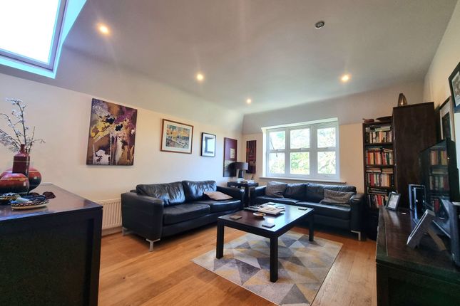 Apt 16, 15 Harboro Road, Sale photo 2
