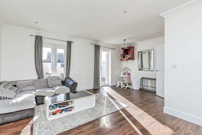 16, Murdock Mews, ST. LEONARDS-ON-SEA photo 3