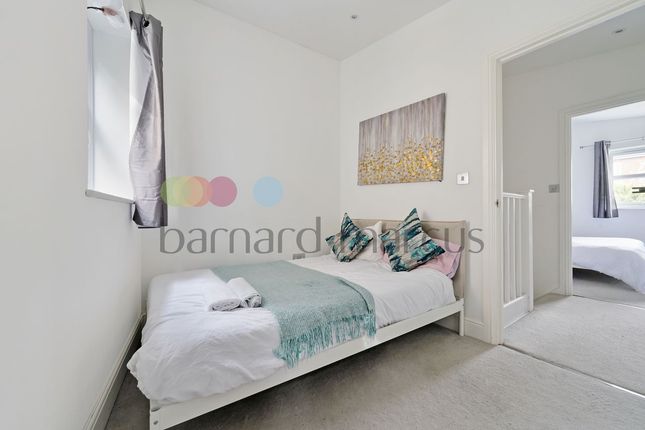 Flat to rent in Hervey Road, London