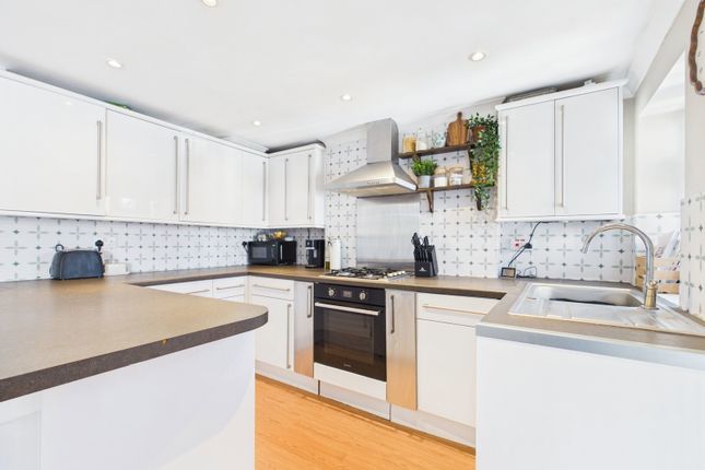 112,Flat 2, High Street, Rochester photo 3