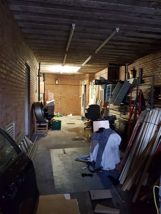 Industrial to let in M15, Manchester,