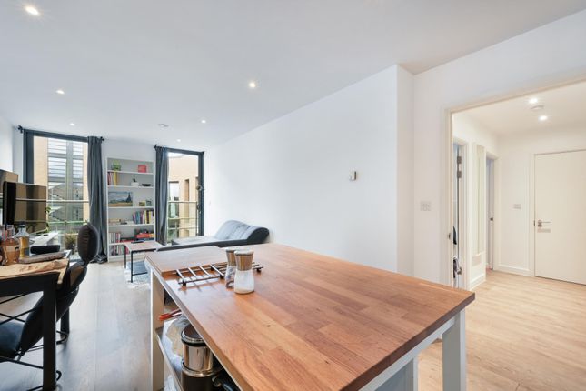 Flat 39 Bond House, Baltic Avenue, Brentford photo 2