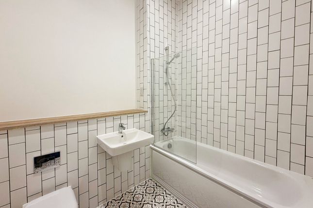 Apartment 2, 7, Cotton Gardens, Greater Manchester photo 5