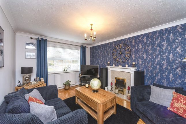 45, Islawen Meadows, BRIDGEND photo 3