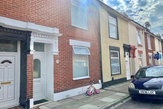2 bed property to rent in Station Road, Portsmouth PO3