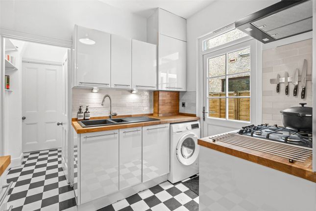 17, Warwick Road, Hampton Wick photo 3