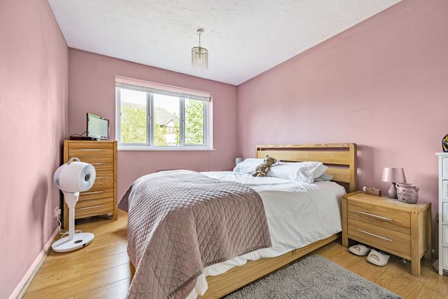 125 Ainsley Close, London photo 3