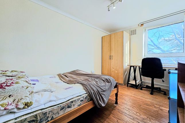 Thumbnail Room to rent in Compton Close, London