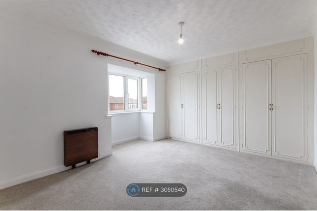 Russell Square, Longfield photo 5