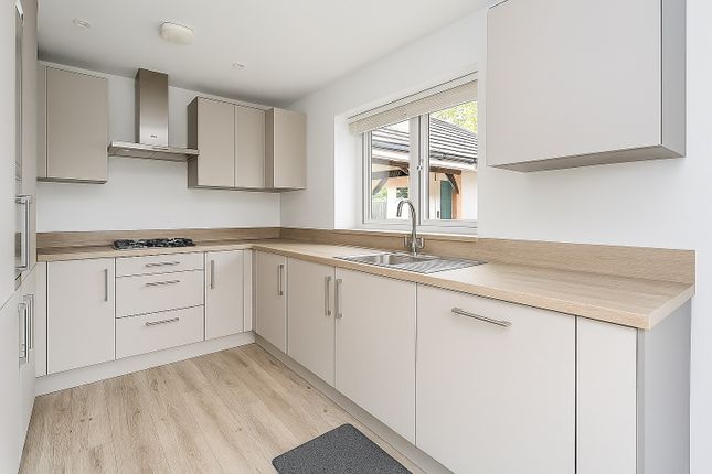 19, Little Pithfield, Haywards Heath photo 4
