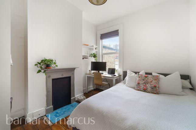 Terraced house for sale in Southcroft Road, London