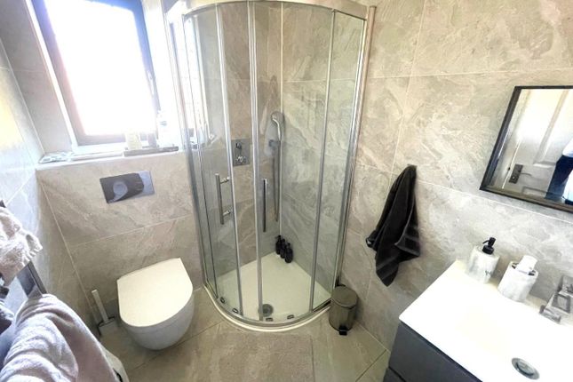 Shower Room.Jpg