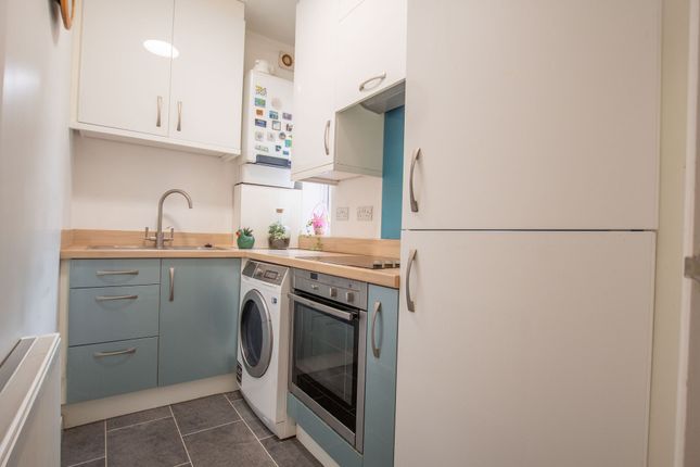 1 Oakhurst, Guildford photo 3