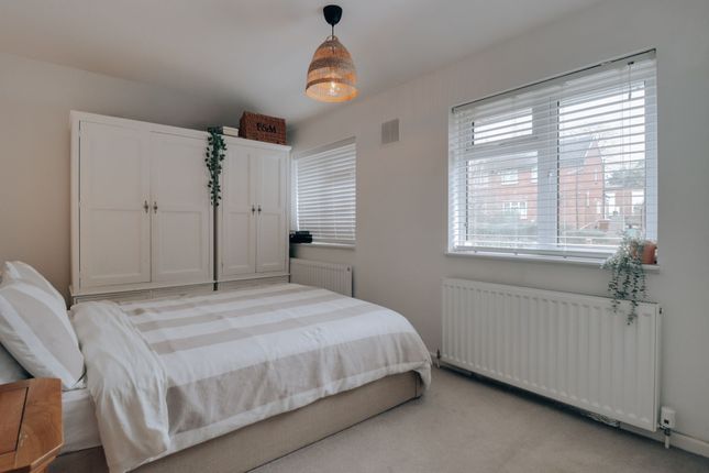 3 Pasture Close, Bushey photo 4