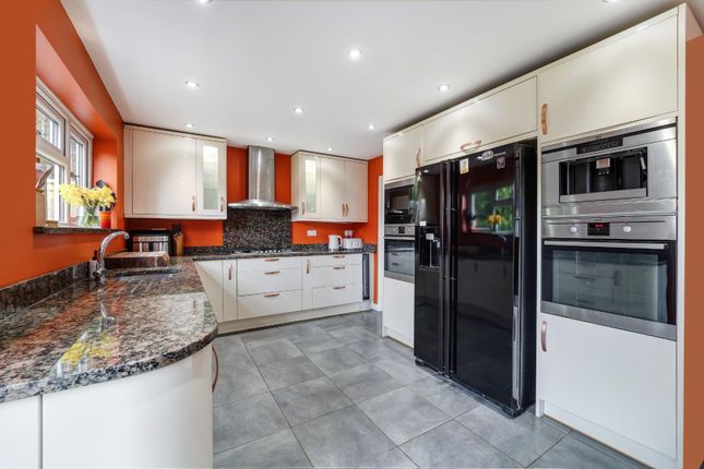 3 Tadworth Close, Dorking Road, Tadworth photo 3