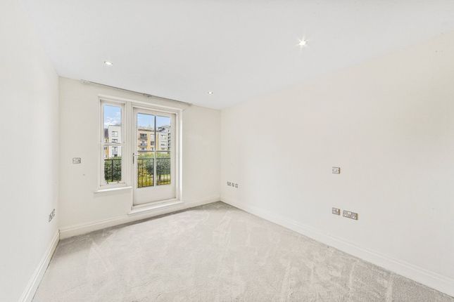 Flat 7, Greensward House,, Imperial Crescent, Imperial Wharf photo 4