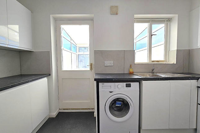 60, Cowland Avenue, Enfield photo 5