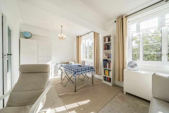 2, Watchfield Court, London photo 4