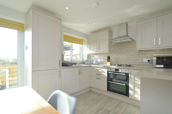 4, Fort Spinney Holiday Bungalows, Sandown photo 5