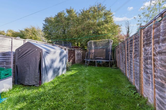 15 Kennett Way, Stevenage photo 4