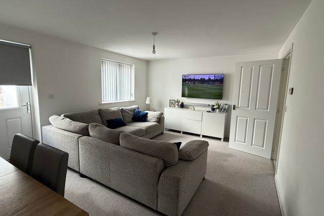 Lansbury Road - 3 Bedroom, Newton Leys, Milton Keynes photo 2