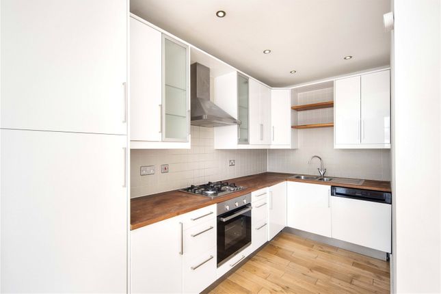 Flat to rent in Saxon House, 1 Thrawl Street, London