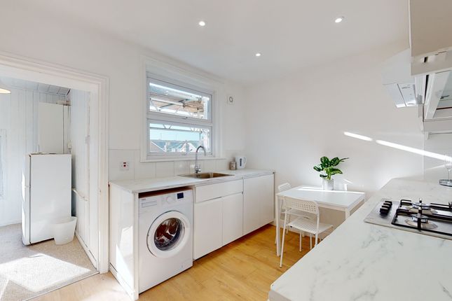 Flat 4, 14, The Vale, Broadstairs photo 4