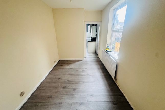 Lyndhurst Road, luton photo 5