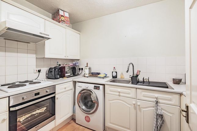 Flat for sale in Didcot, Oxfordshire