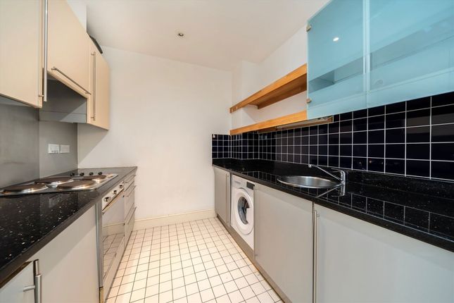 Plumbers Row, London photo 4