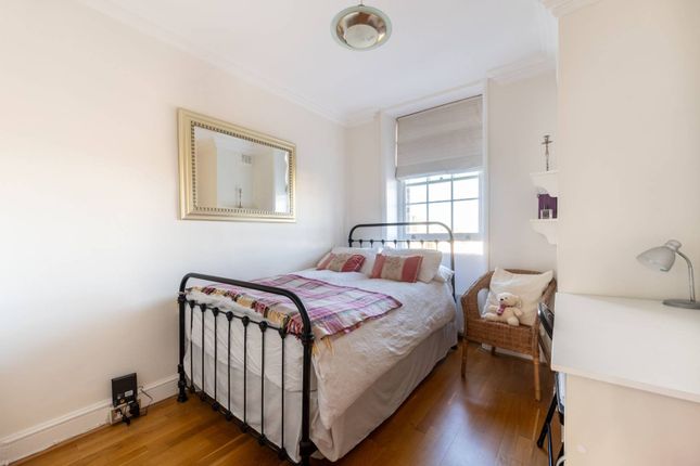 Flat to rent in Holland Park Avenue, Holland Park, London