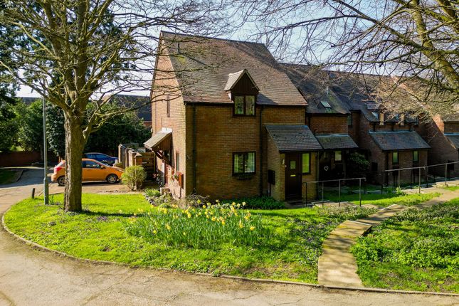 1-bed flat on 15 Chadbone Close, Aylesbury, £170,000