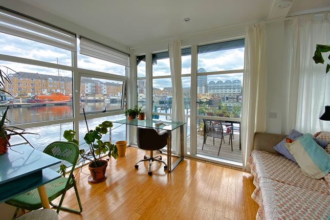 3-bed house on South Dock Marina, Rope street, London, £395,000
