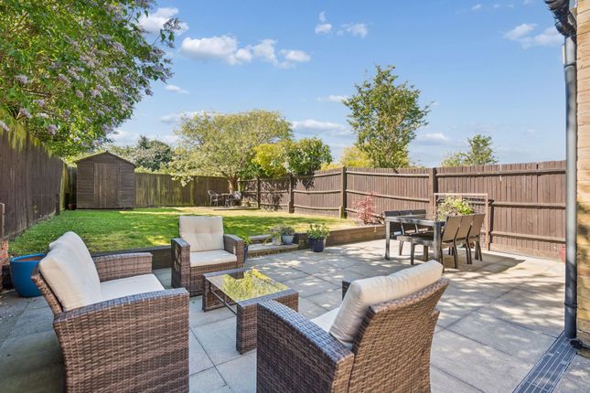 83 Bushey Grove Road, Bushey photo 4